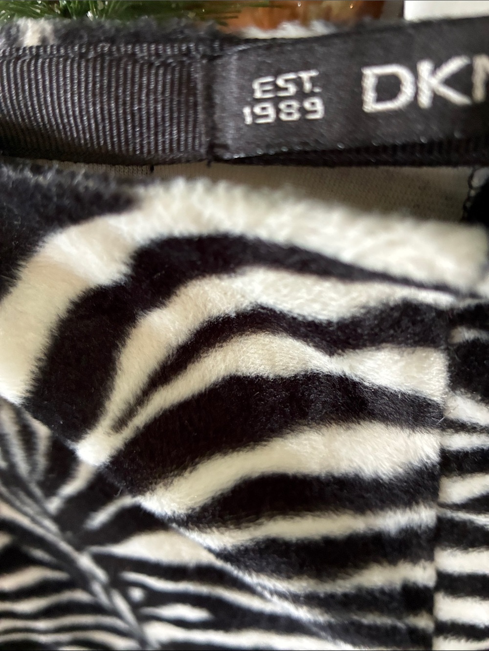 DKNY Jeans jr sz 7 Zebra Print Wide-Leg Pants - Black & White furry euc - Picture 6 of 8